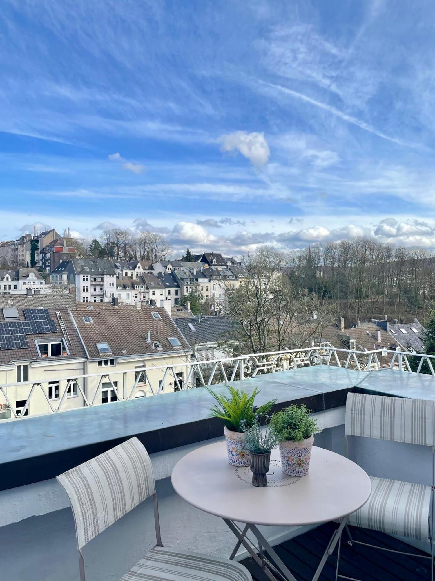 Helle Altbauwohnung Mit Balkon Im Briller Viertel Wuppertal Exterior foto